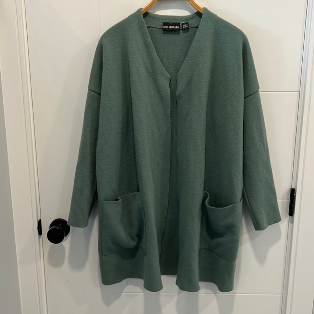 Nina Leonard green sweater size large